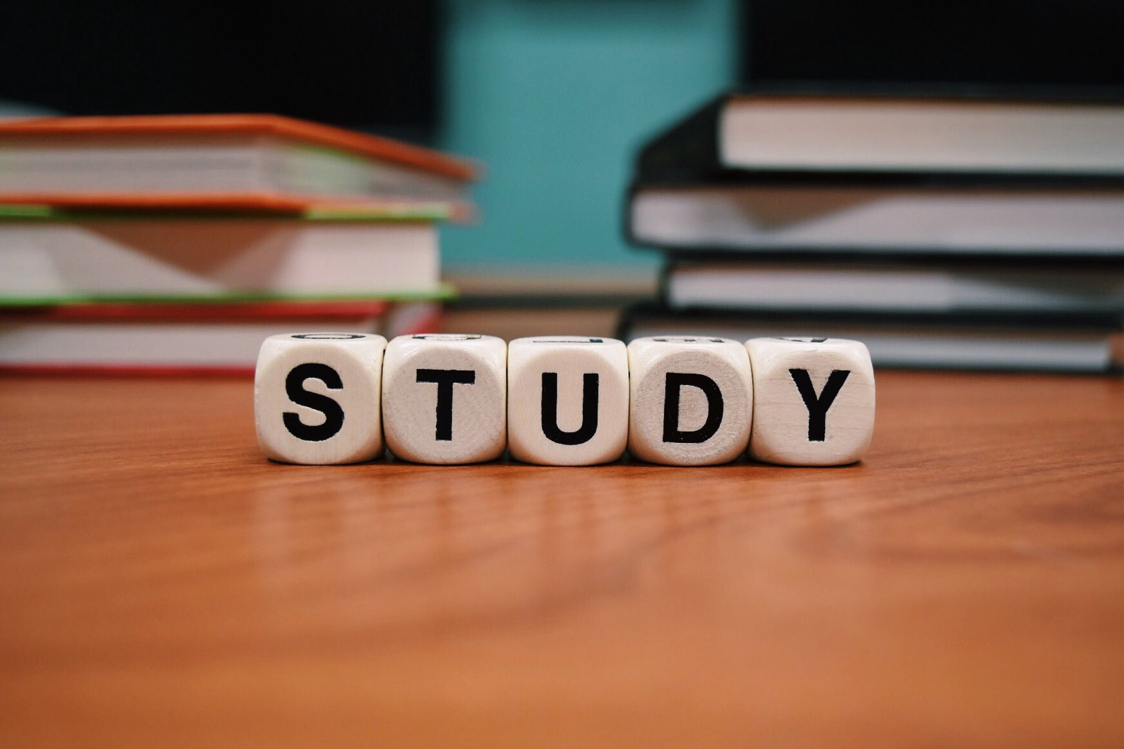 阿德莱德大学留学生重修考试要考几门课程才能过关？